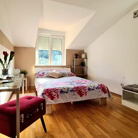 Holiday home Stunning In With Kitchen *