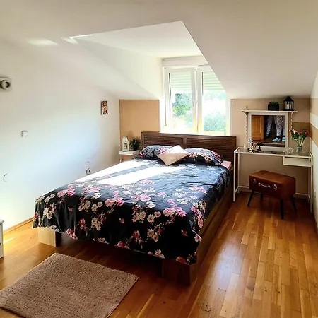 Stunning In With Kitchen Holiday home *