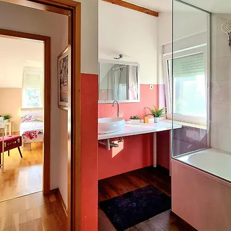 Holiday home Stunning In With Kitchen